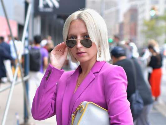 Chanel é tendência! O corte apareceu platinado no street da Semana de Moda de Nova York, em setembro de 2018