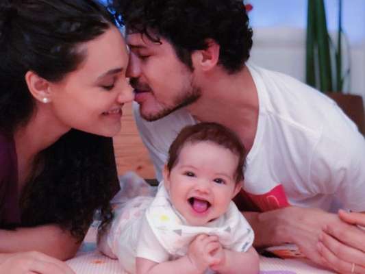 Marido de Débora Nascimento, José Loreto comemorou 5 meses da filha nesta sexta-feira, 14 de setembro de 2018