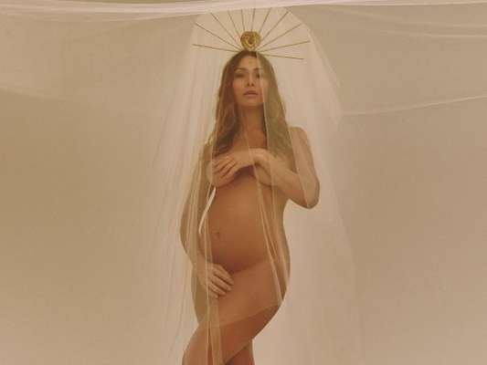 Sabrina Sato exibiu o corpo nu, aos 7 meses de gravidez, para a revista 'Joyce Pascowitch' de setembro