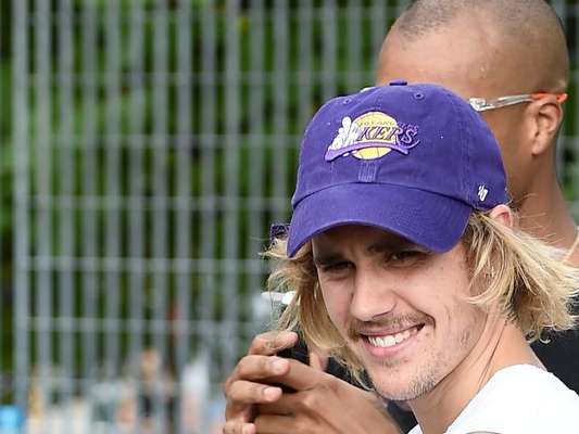 Justin Bieber trolla pessoas no Central Park, em Nova York