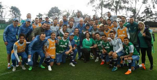 Nickollas visita a Academia de Futebol
