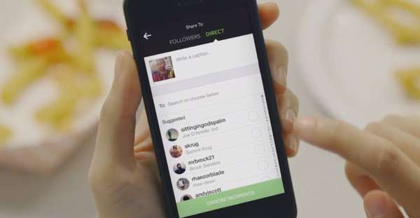Direct - O Instagram lançou em 2013 um recurso chamado de Direct, que permite que usuários troquem imagens e vídeos de forma privada, em uma espécie de chat entre duas pessoas ou então em um grupo de até 15 pessoas.