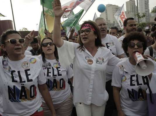 São Paulo - Em São Paulo, o ato contra Bolsonaro contou com a participação da candidata a vice-presidente na chapa de Ciro Gomes (PDT), Kátia Abreu (PDT).