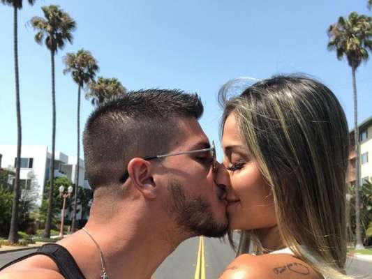 Aos 9 meses, Mayra Cardi mantém sexo na gravidez: 'Nunca tive relação tão ativa'