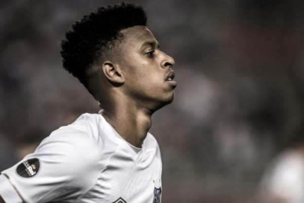 Robson Bambu em jogo pelo Santos
