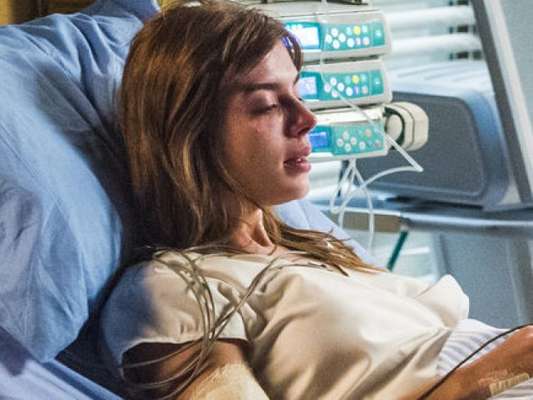 Em 'Segundo Sol', Rochelle (Giovanna Lancellotti) levanta da cadeira de rodas e salva a família da morte