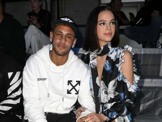 Grife Off-White posta foto de Neymar com Bruna Marquezine