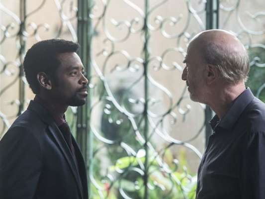 Roberval (Fabrício Boliveira) e Severo (Odilon Wagner) encerram a rivalidade nos próximos capítulos da novela 'Segundo Sol'