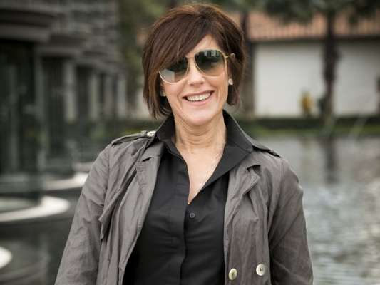 Na novela 'O Tempo Não Para', Carmen (Christiane Torloni) é acusada de desviar dinheiro da Samvita e é afastada da empresa
