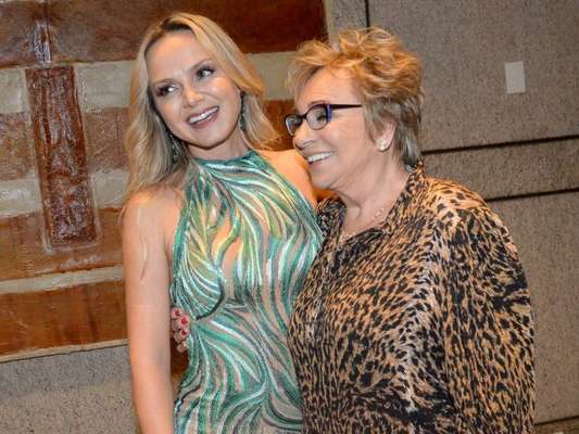 Eliana leva a mãe, Eva Michaelichen, a leilão beneficente da AACD, no Grand Hyatt, em São Paulo, na noite desta quarta-feira, 10 de outubro de 2018