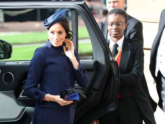 Casamento da princesa Eugenie em Windsor aconteceu em 12 de outubro de 2018. Meghan Markle escolheu um modelo de vestido mais fechado Givenchy