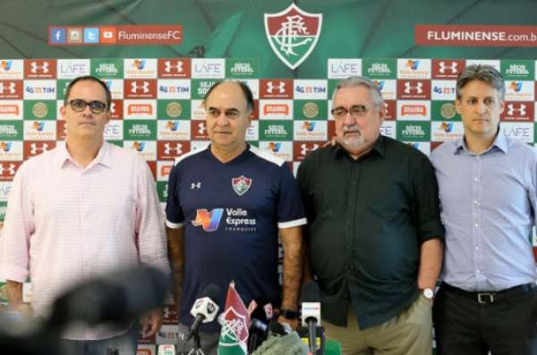 Veja imagens de Paulo Angioni pelo Fluminense