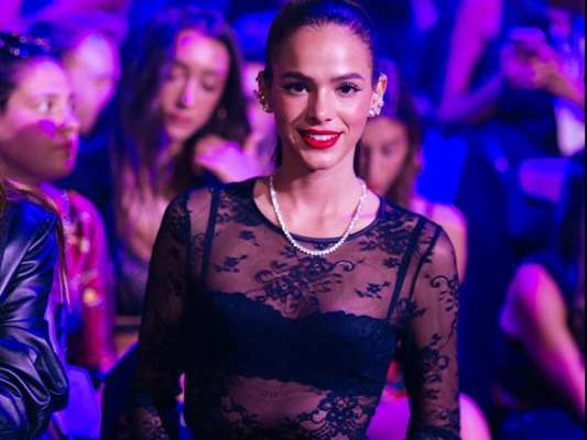 Bruna Marquezine desembarcou em Fernando de Noronha no domingo, 14 de outubro de 2018