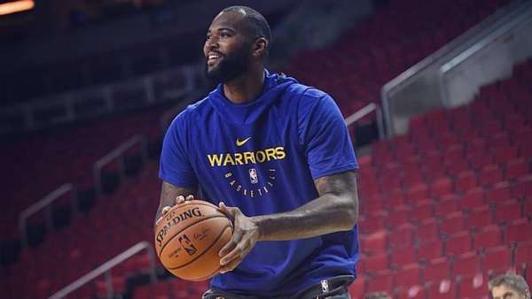DeMarcus Cousins - Golden State Warriors - Sem receber uma grande proposta durante a agência livre, o pivô DeMarcus Cousins decidiu se juntar ao Golden State Warriors, deixando o atual campeão da liga ainda mais favorito.