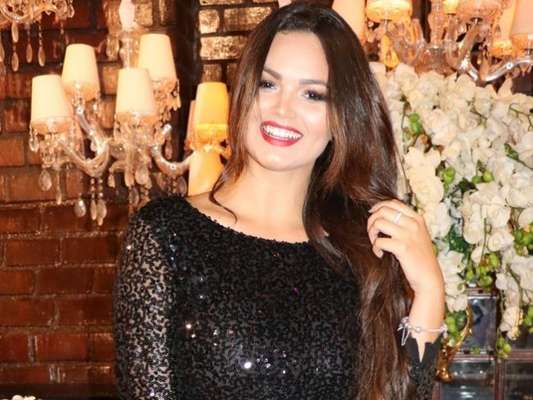 Suzanna Freitas, filha de Kelly Key, revelou que fez progressiva no cabelo aos 5 anos após sofrer bullying