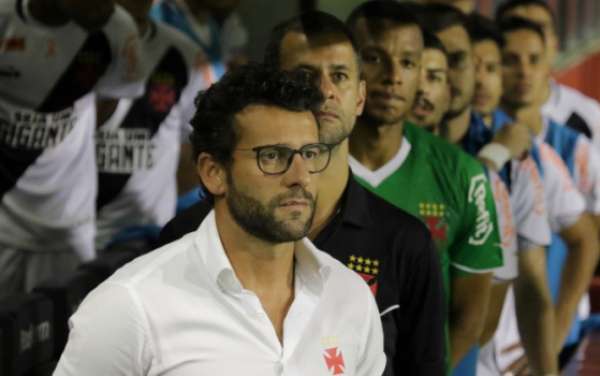 Alberto Valentim tem cenário complicado no comando do Vasco. Confira a seguir outras imagens na galeria do LANCE!