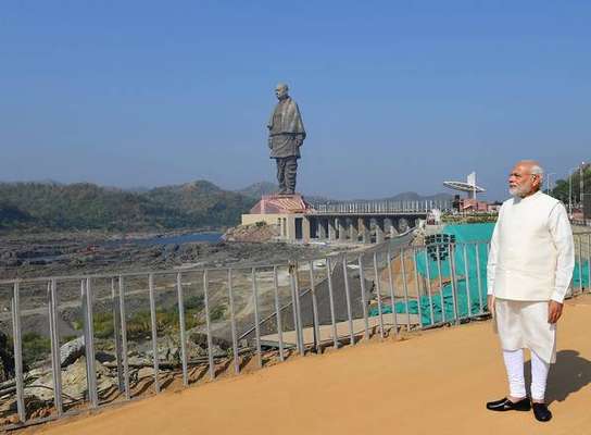 Índia inaugura estátua mais alta do mundo