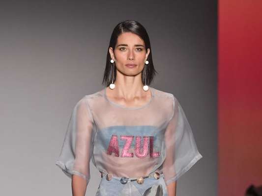 Azul é a cor mais quente nas passarelas SPFW: look literal da Água de Coco