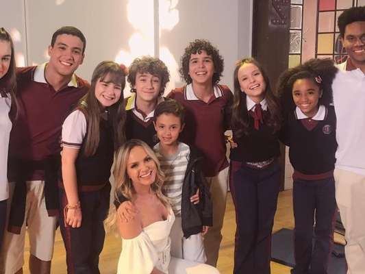 Eliana levou o filho para conhecer o elenco da novela 'As Aventuras de Poliana' nesta terça-feira, 6 de novembro de 2018