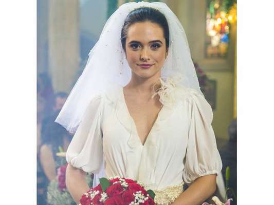 Em "O Tempo Não Para", Samuca (Nicolas Prattes) encontra Marocas (Juliana Paiva) antes dela se casar com Emílio (João Baldasserini)
