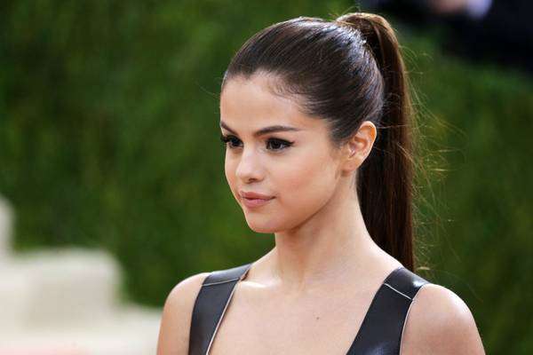 Selena Gomez deixa centro psiquiátrico, diz TMZ