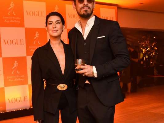 Os looks pretos e dourados das famosas. Ao lado de João Vicente de Castro, Fernanda Paes Leme apostou na polêmica bermuda ciclista com blazer oversized