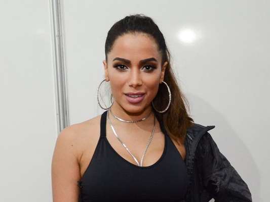 Anitta explica ausência de ex-produtor em série lançada nesta sexta-feira, dia 16 de novembro de 2018