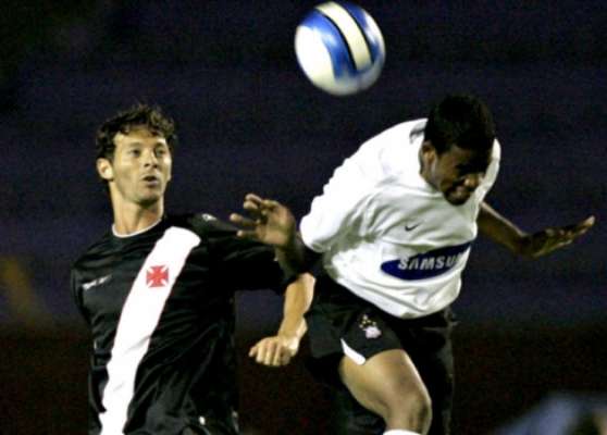 Última vitória do Vasco sobre o Corinthians, em São Paulo, foi em 2007, jogo que afundou rival e livrou o Cruz-Maltino