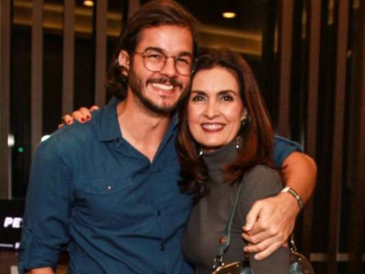 Fátima Bernardes visita irmã que mora na França com o namorado, Túlio Gadêlha, neste domingo, dia 18 de janeiro de 2018