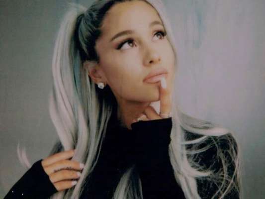 Ariana Grande agradece aos fãs pelo certificado de Platina e avisa que vem clipe de "thank u, next"!