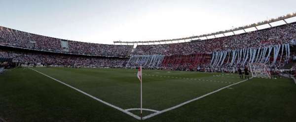 Monumental de Nuñez ficou cheio para partida que não aconteceu