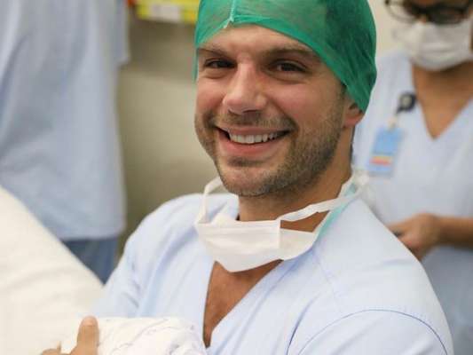 Com Zoe no colo, Duda Nagle elogia Sabrina Sato após parto em foto nesta quinta-feira, dia 29 de novembro de 2018