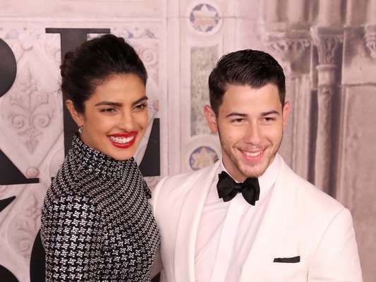 Nick Jonas e Priyanka Chopra se casam em cerimônia indiana