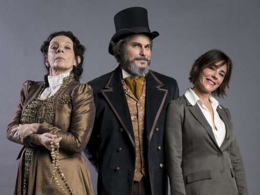 Carmen (Christiane Torloni) imita Agustina (Rosi Campos) e inventa que também está grávida de dom Sabino (Edson Celulari) nos próximos capítulos da novela 'O Tempo Não Para'