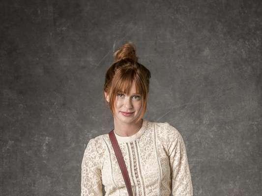 Luz (Marina Ruy Barbosa) se revolta ao flagrar Gabriel (Bruno Gagliasso) e Laura (Yanna Lavigne) abraçados nos próximos capítulos da novela 'O Sétimo Guardião': '"O que é que está acontecendo aqui?'