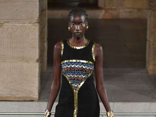Desfile da Chanel rolou em 4 de dezembro de 2018 no Met Museum, em Nova York
