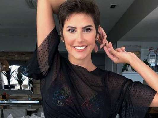 Deborah Secco está aproveitando bastante as férias da TV e levou a família para a Disney nesta quarta-feira, 5 de dezembro de 2018