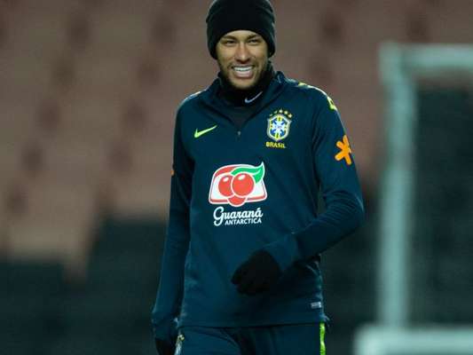 Neymar explicou por que gosta de mudar o corte de cabelo