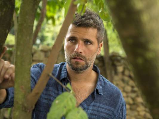 Gabriel (Bruno Gagliasso) larga Luz (Marina Ruy Barbosa) após ser alertado a respeito de maldição por León (Eduardo Moscovis) nos próximos capítulos da novela 'O Sétimo Guardião'