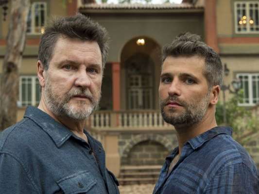 Egídio (Antonio Calloni) aparece para o filho, Gabriel (Bruno Gagliasso), em espírito assustando o rapaz nos próximos capítulos da novela 'O Sétimo Guardião'