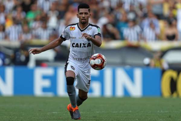 Imagens de Matheus Fernandes pelo Botafogo