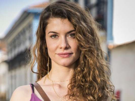 Isabel (Alinne Moraes) se vinga de Cris (Vitória Strada) com matéria falsa nos próximos capítulos da novela 'Espelho da Vida': 'Causou um prejuízo'