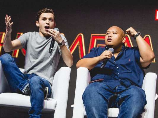 De "Homem-Aranha: Longe de Casa", Tom Holland (Peter Parker) e Jacob Batalon (Ned) supreenderam os fãs no painel da Sony na CCXP 2018