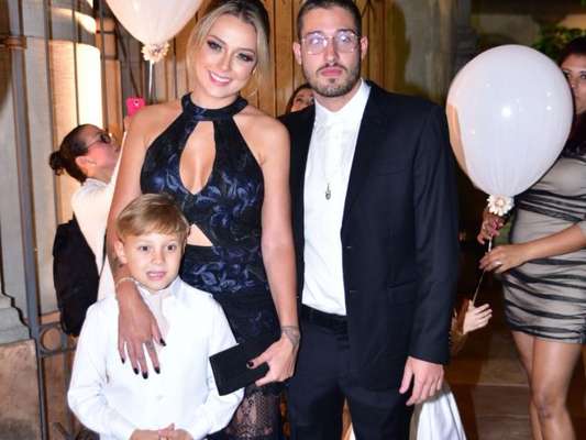 Carol Dantas destacou a beleza do filho, Davi Lucca, em post no Instagram e o namorado, Vinicius Martinez, elogiou o pequeno
