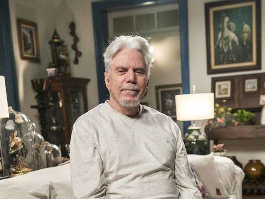Vicente (Reginaldo Faria) alerta em sonho Cris (Vitória Strada) que o filho Margot (Irene Ravache), Pedro está morto nos próximos capítulos da novela 'Espelho da Vida': 'Pare de procurar, minha filha... Vai ser inútil'