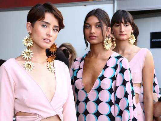 O rosa é uma das candy colors queridinhas do verão 2019