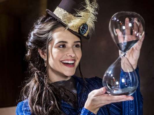 Marocas (Juliana Paiva) tem chance de estar com vírus que pode lhe matar na reta final da novela 'O Tempo Não Para'