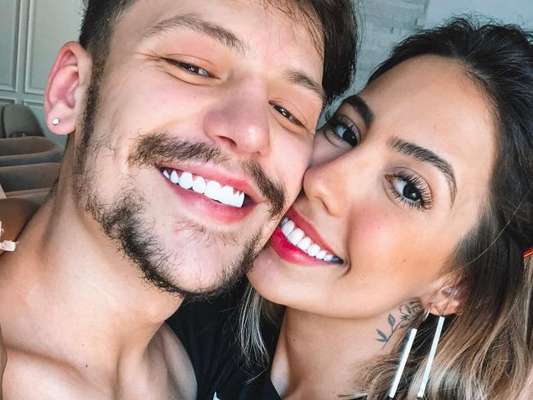 Gabi Brandt curte show do noivo, Saulo Poncio, em São Paulo, na noite desta quarta-feira, 19 de dezembro de 2018