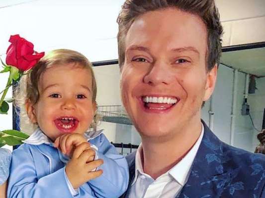 Michel Teló elogia habilidade do filho, Teodoro, com sanfona, em vídeo compartilhado no Instagram Stories