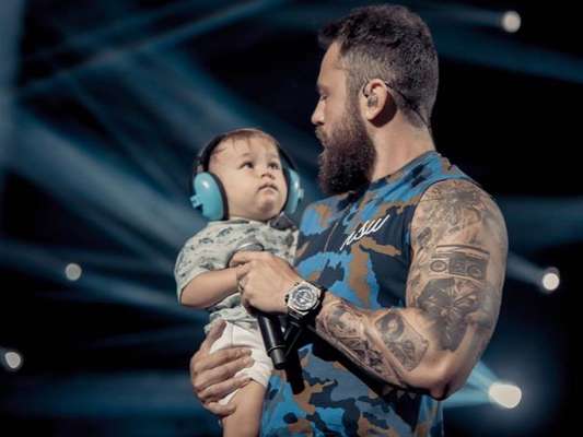Mateus, da dupla com Jorge, postou uma foto com o filho no Instagram